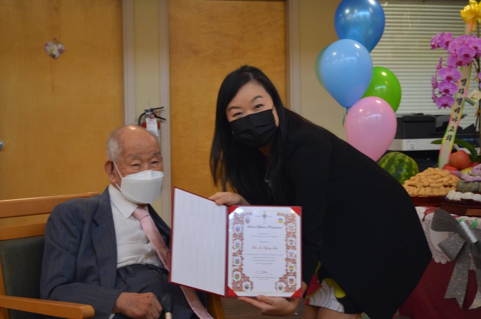 Святкує 111 років: найстаріший чоловік Канади розповів секрети свого довголіття - Life