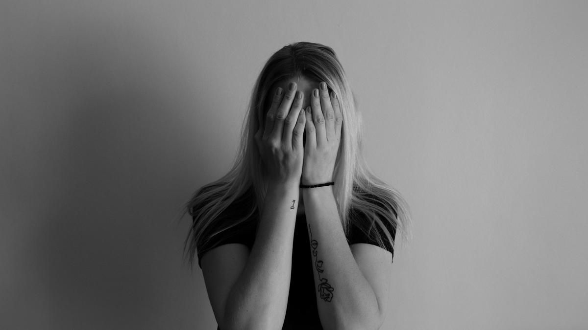 Женщина вызвала полицию к своей соседке: все из-за ее внешности Женщина вызвала полицию к своей соседке: все из-за ее внешности