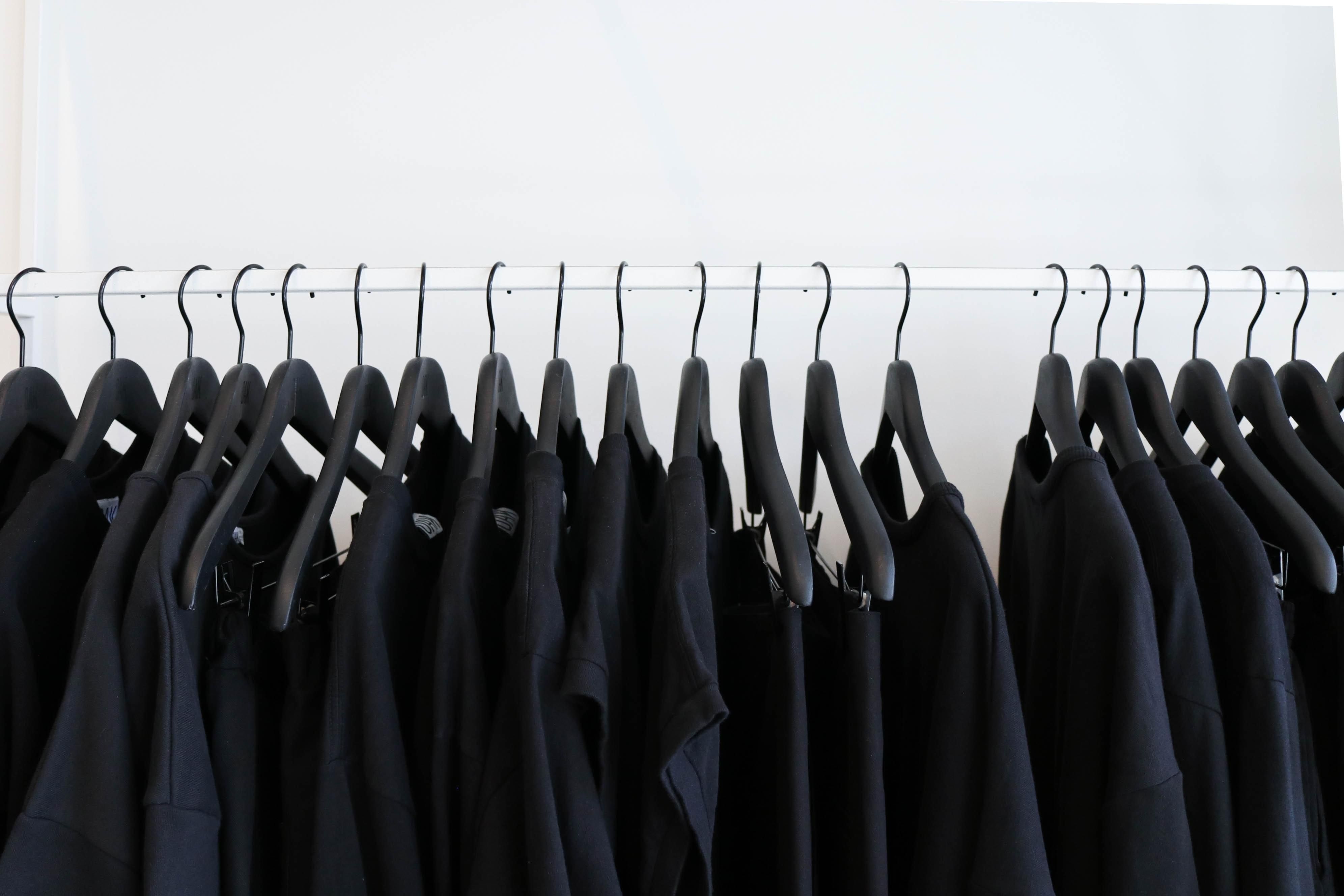 Як зберегти чорний одяг якнайдовше: 4 ефективні поради - Life