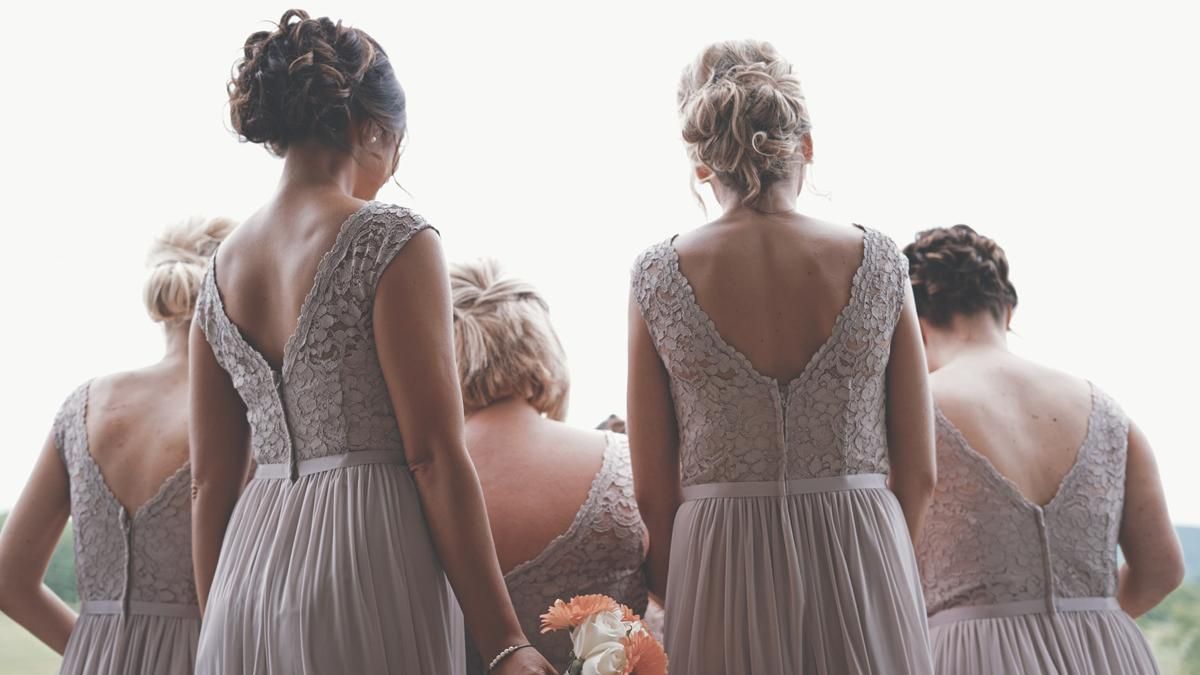 Подружки убегают от невесты: она шокировала их своими требованиями