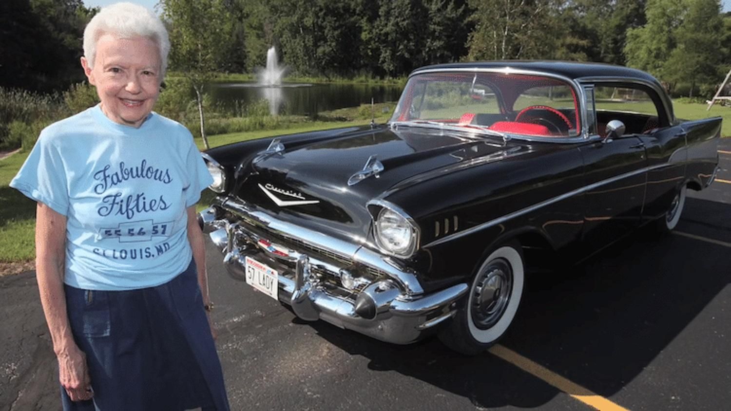 64 года вместе: пенсионерка всю жизнь ездит на одной машине, которая выглядит, как новая