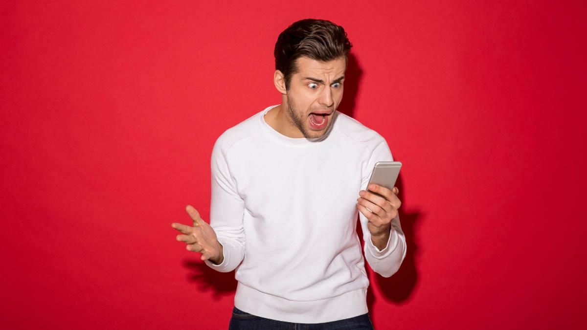 Парень устроил любимой истерику: его не пригласили на женскую вечеринку Парень устроил любимой истерику: его не пригласили на женскую вечеринку