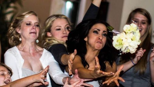 Что здесь происходит: 10 забавных свадебных фото, которые рассмешат до слез