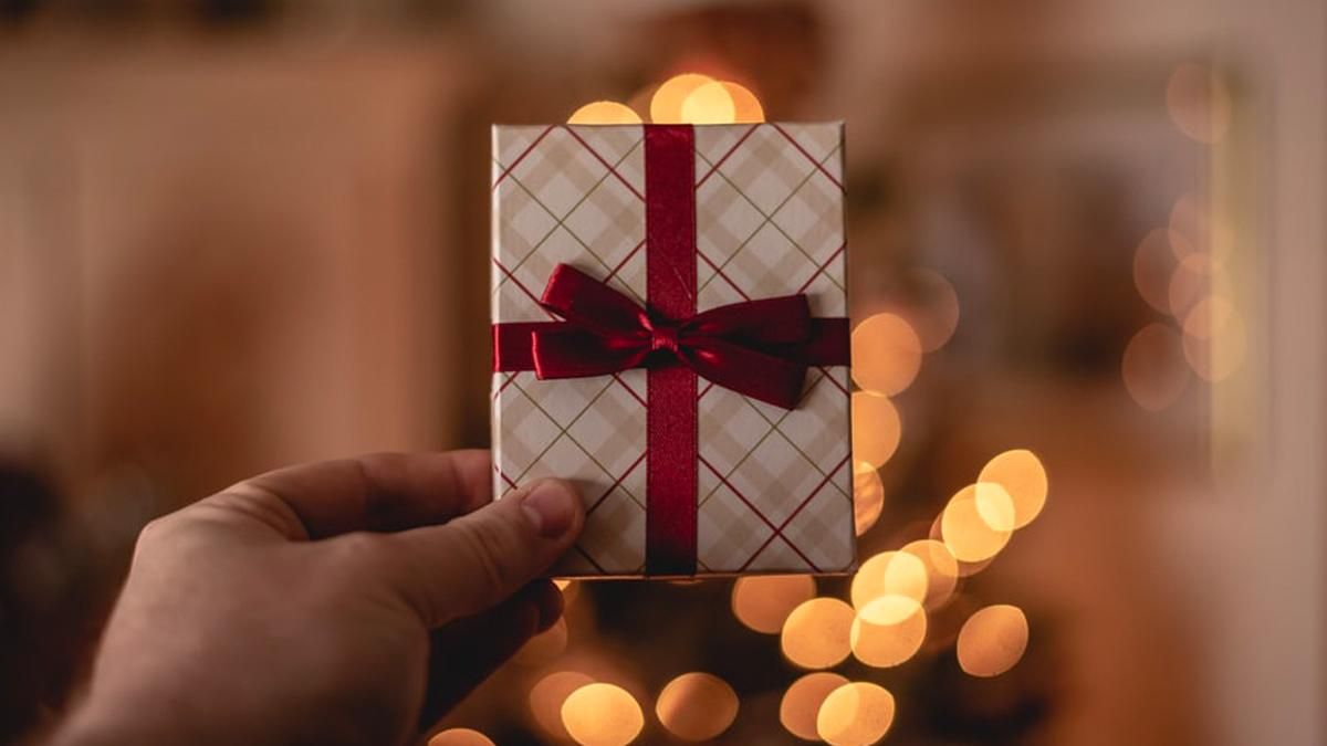 Хлопець купив подарунок на Різдво для колишньої: як відреагувала його дівчина - Life Хлопець купив подарунок на Різдво для колишньої: як відреагувала його дівчина - Life