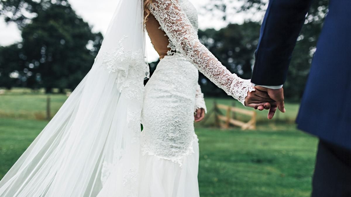 Насмешила всех: невеста опозорилась со свадебным платьем Насмешила всех: невеста опозорилась со свадебным платьем