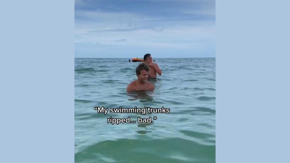 Хлопчину кумедно розіграли під час купання: його плавки розчинилися у воді