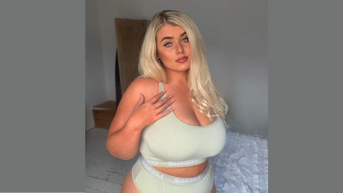 Без комплексів: модель з пишними формами вражає ефектними фото - Life Без комплексів: модель з пишними формами вражає ефектними фото - Life