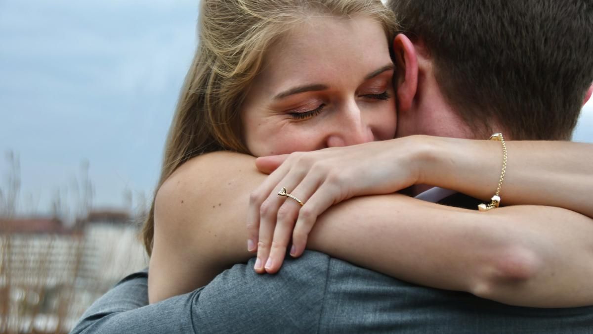 Не дождалась: девушка сделала предложение своему парню Не дождалась: девушка сделала предложение своему парню