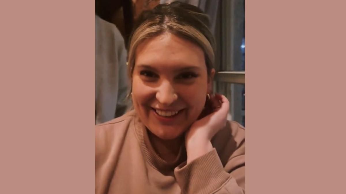 Дівчина кричала з вікна, що їй освідчилися: реакція незнайомки насмішила людей - Life Дівчина кричала з вікна, що їй освідчилися: реакція незнайомки насмішила людей - Life