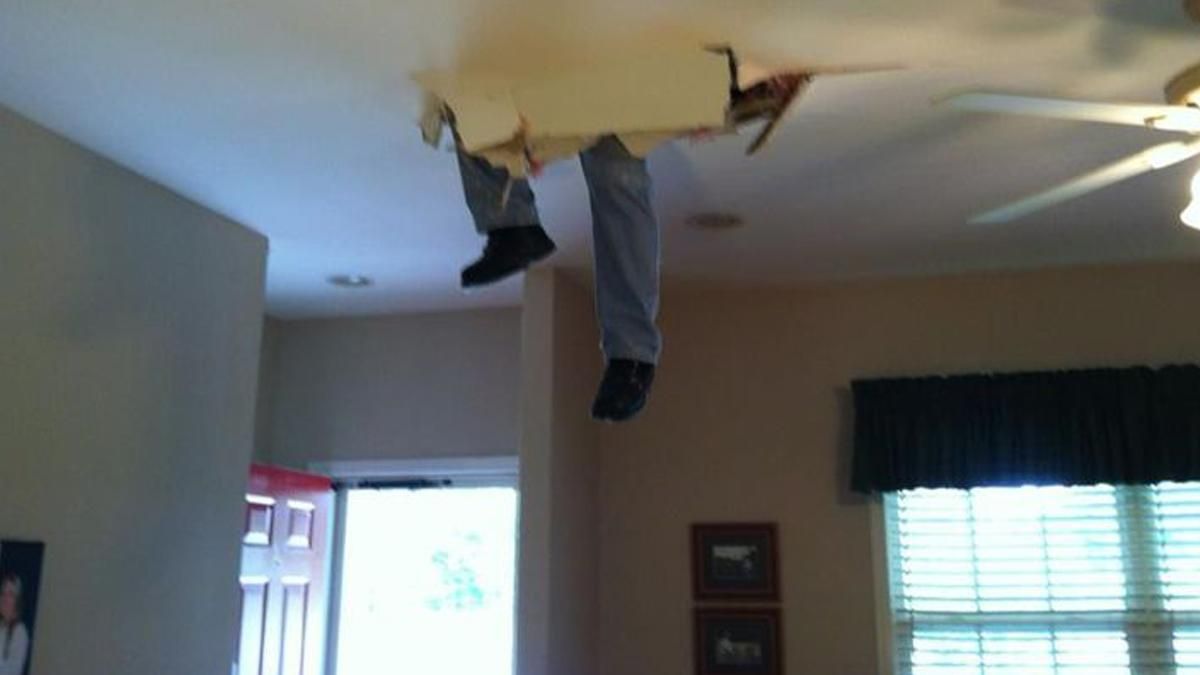 10 курйозних ситуацій, які трапилися з людьми вдома: кумедні фото - Life 10 курйозних ситуацій, які трапилися з людьми вдома: кумедні фото - Life