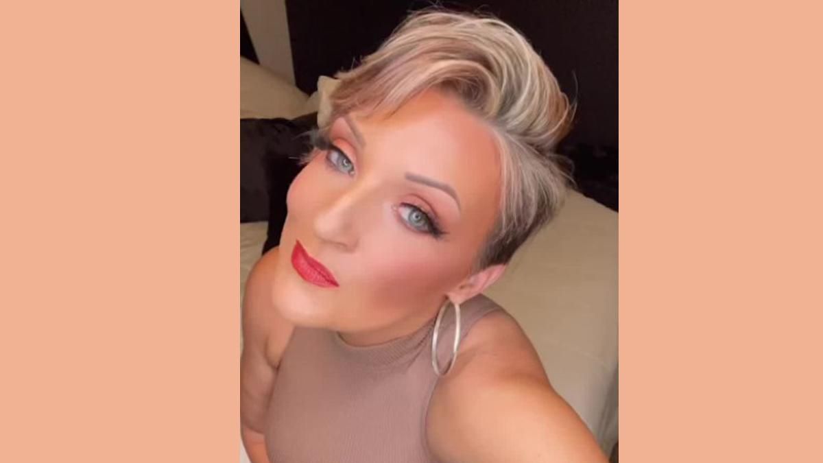 Люди не вірять, що їй 62 роки: жінка вражає своєю зовнішністю - Life Люди не вірять, що їй 62 роки: жінка вражає своєю зовнішністю - Life