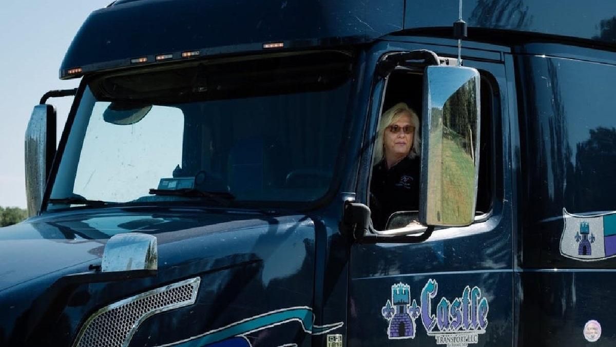 Стала дальнобойницей в 40 ради мужчины: история безумной любви из США - Life Стала дальнобойницей в 40 ради мужчины: история безумной любви из США - Life