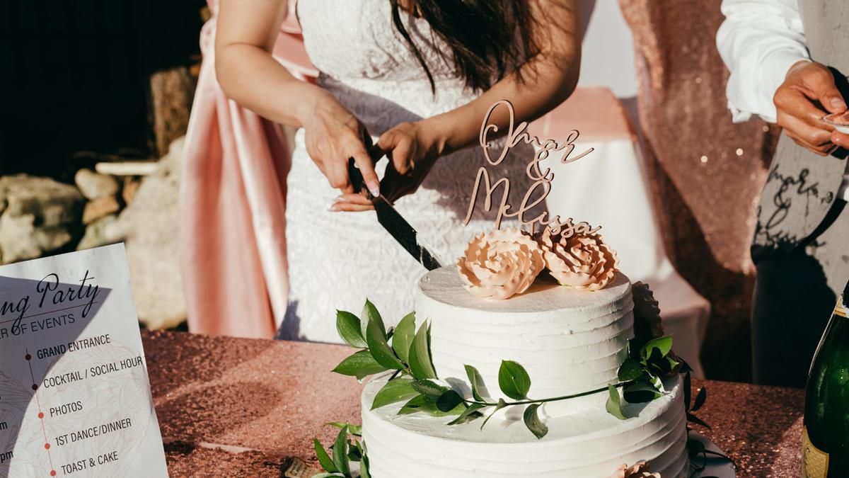 Наречений розмазав весільний торт по обличчю коханої: тепер вона хоче розлучитися - Life