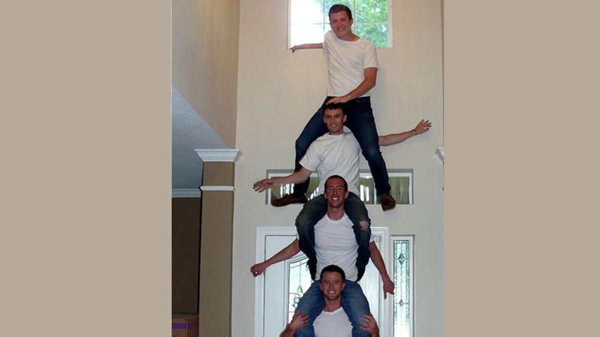 Тогда – теперь: 10 людей, которые воссоздали старые семейные фотографии Тогда – теперь: 10 людей, которые воссоздали старые семейные фотографии