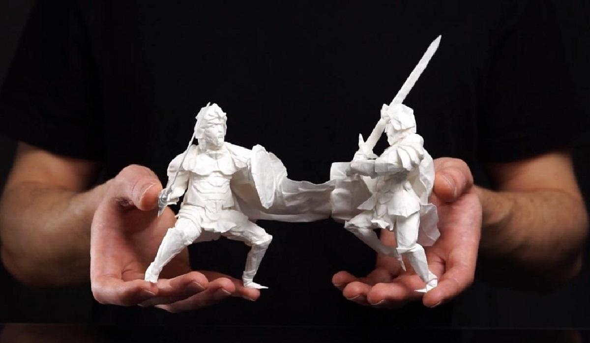 Без жодного розрізу і розриву: чоловік зробив двох паперових лицарів з одного аркушу паперу