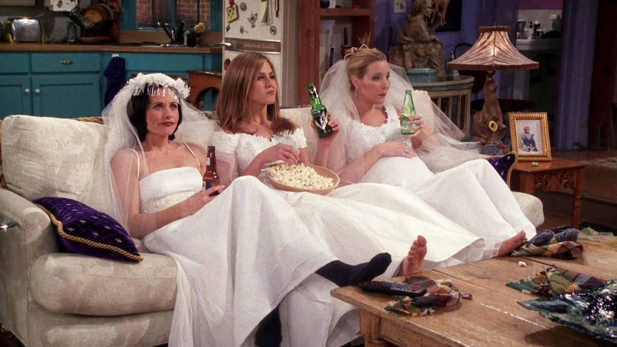 Серіальні наречені: які весільні сукні вдягали героїні "Друзів" - Life