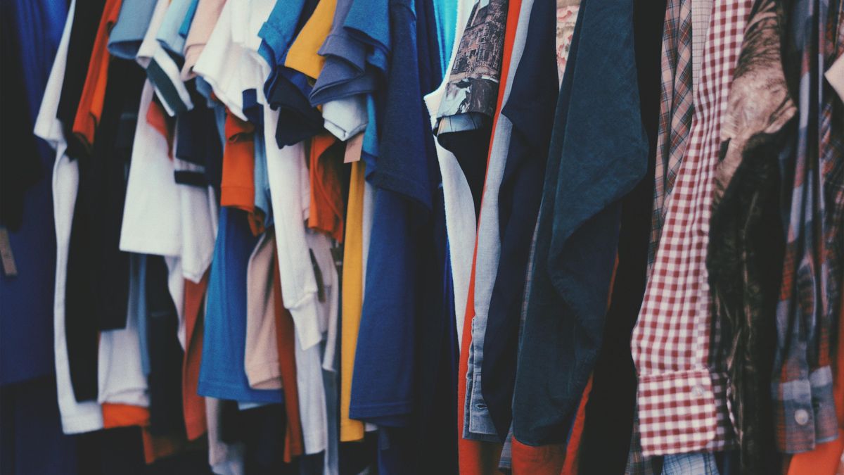 Не поспішайте викидати: 5 ідей, що допоможуть вдихнути нове життя у старий одяг - Life