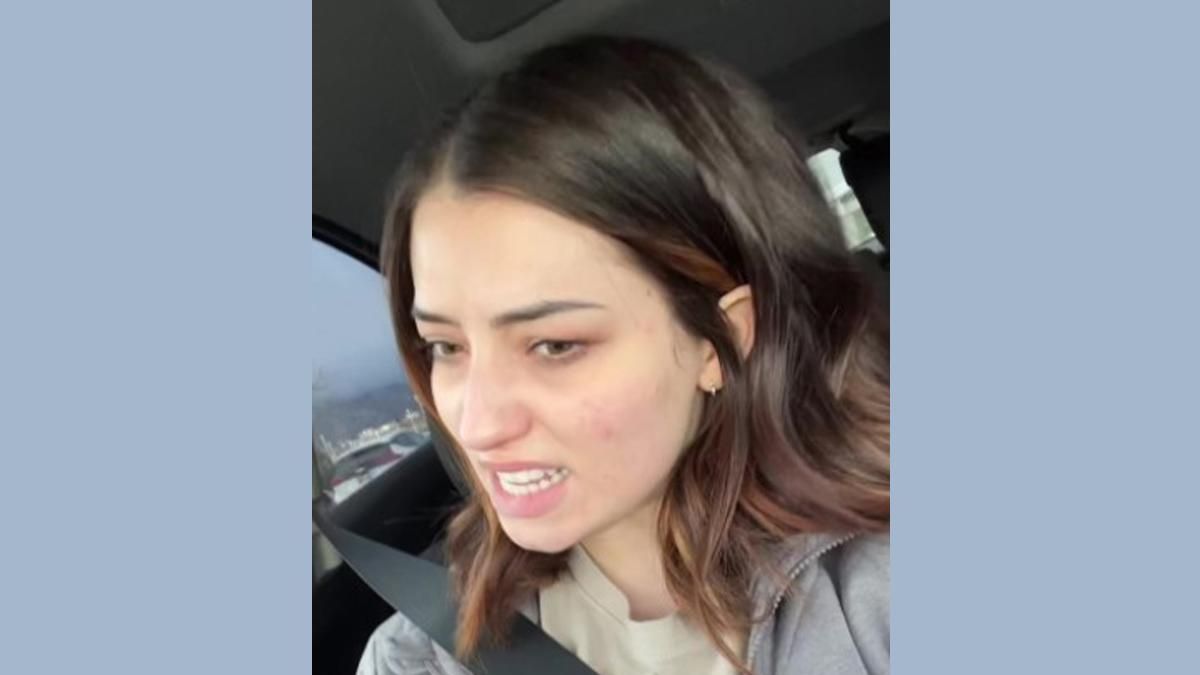 Девушка насмешила неудачной татуировкой: хотела Луну, а получился ужас Девушка насмешила неудачной татуировкой: хотела Луну, а получился ужас