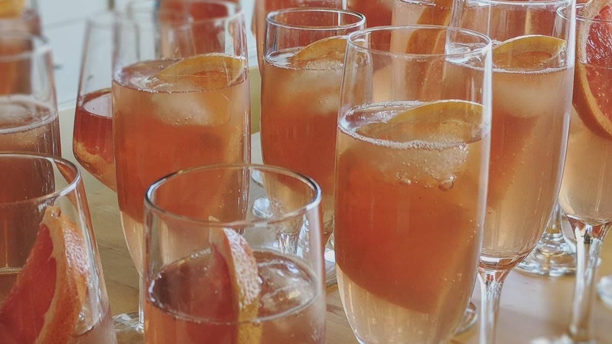 5 крутых коктейлей с игристым, которые вы захотите снова и снова 5 крутых коктейлей с игристым, которые вы захотите снова и снова