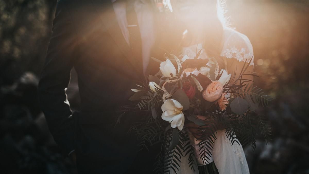 Молодожены требуют 5 миллионов долларов от отеля: все из-за сорванной свадьбы Молодожены требуют 5 миллионов долларов от отеля: все из-за сорванной свадьбы