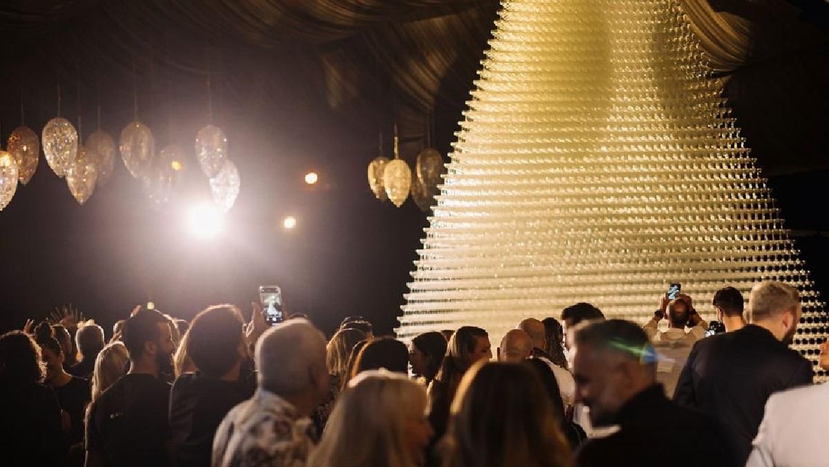 Шампанское, которое бьет рекорды: самая высокая хрустальная пирамида в мире - Life Шампанское, которое бьет рекорды: самая высокая хрустальная пирамида в мире - Life