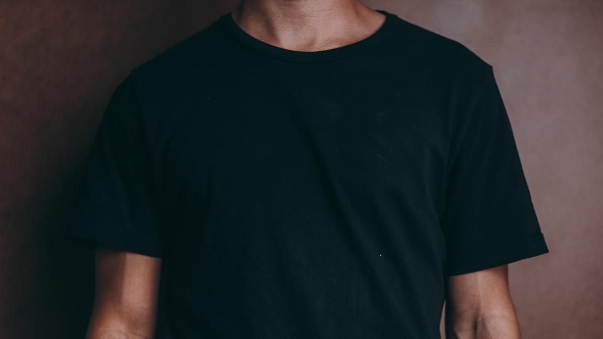 Худшая одежда для свадьбы: жених пришел в футболке и джинсах Худшая одежда для свадьбы: жених пришел в футболке и джинсах