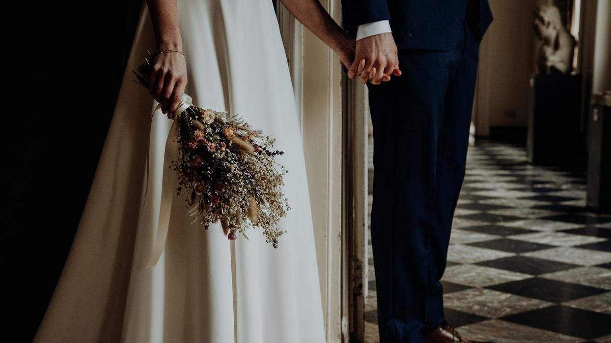 Батько довів дочку до сліз на її весіллі: відмовився з нею сфотографуватися - Life Батько довів дочку до сліз на її весіллі: відмовився з нею сфотографуватися - Life