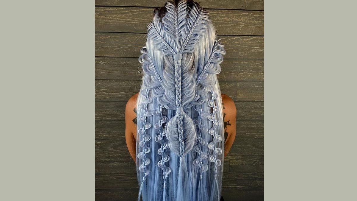 Словно из сказки: парень плетет удивительные косы, которые вас поразят Словно из сказки: парень плетет удивительные косы, которые вас поразят
