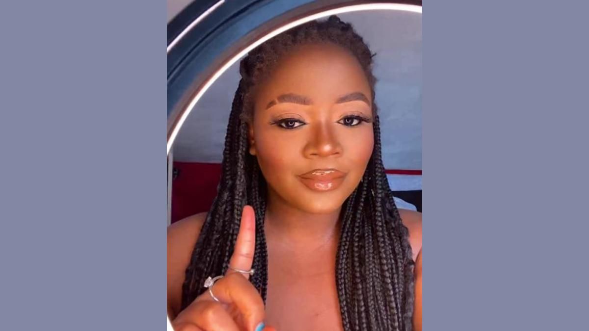 Дівчина скаржиться на свої великі груди: заважають їй нормально жити - Life Дівчина скаржиться на свої великі груди: заважають їй нормально жити - Life