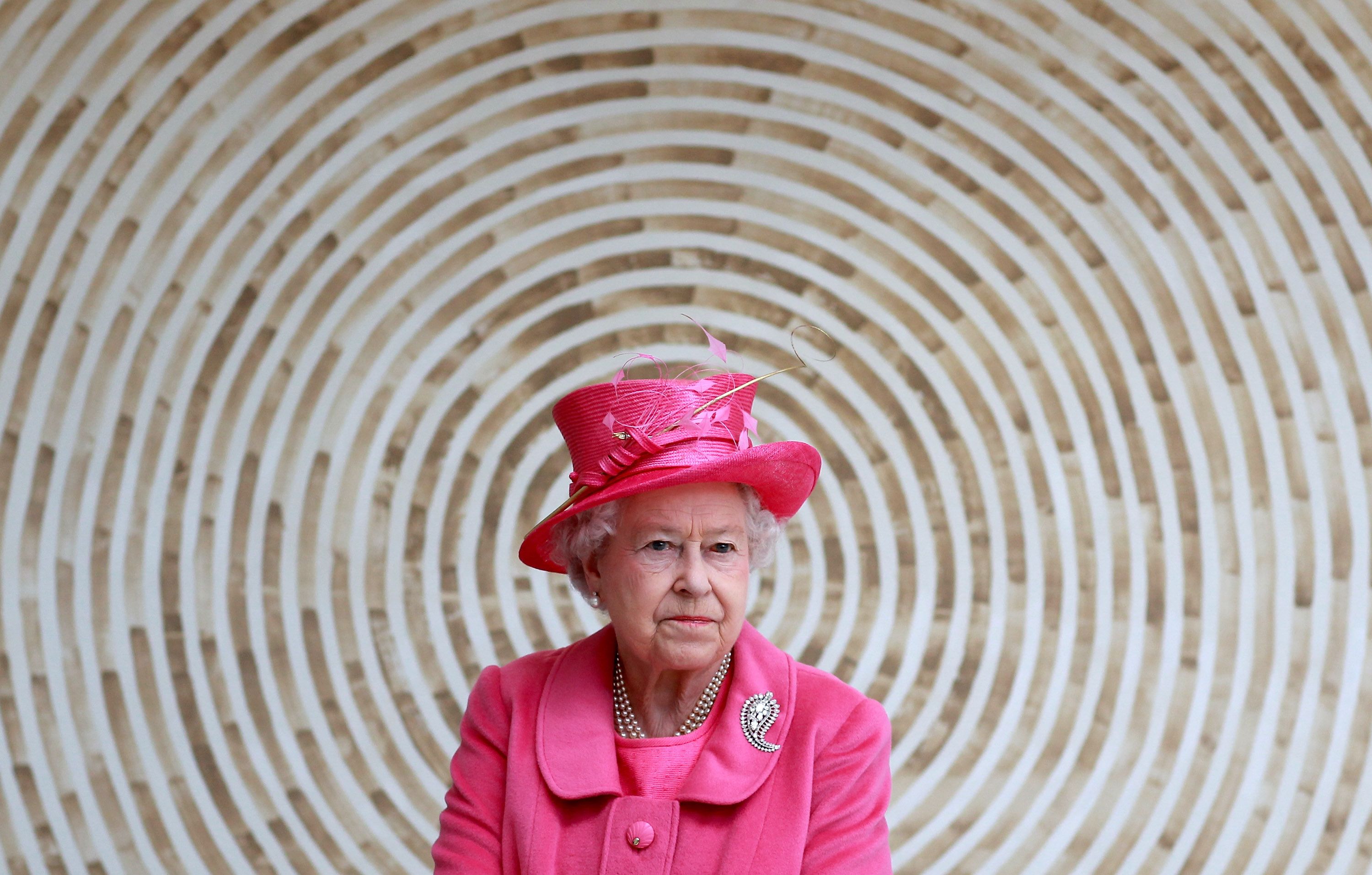 Єлизавета ІІ - які брошки носила королева Великої Британії 