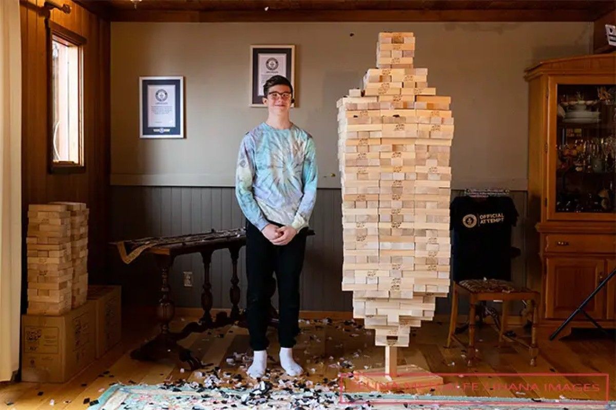 Олдін Максвелл створює рекордні фігури з блоків гри "Джерга"