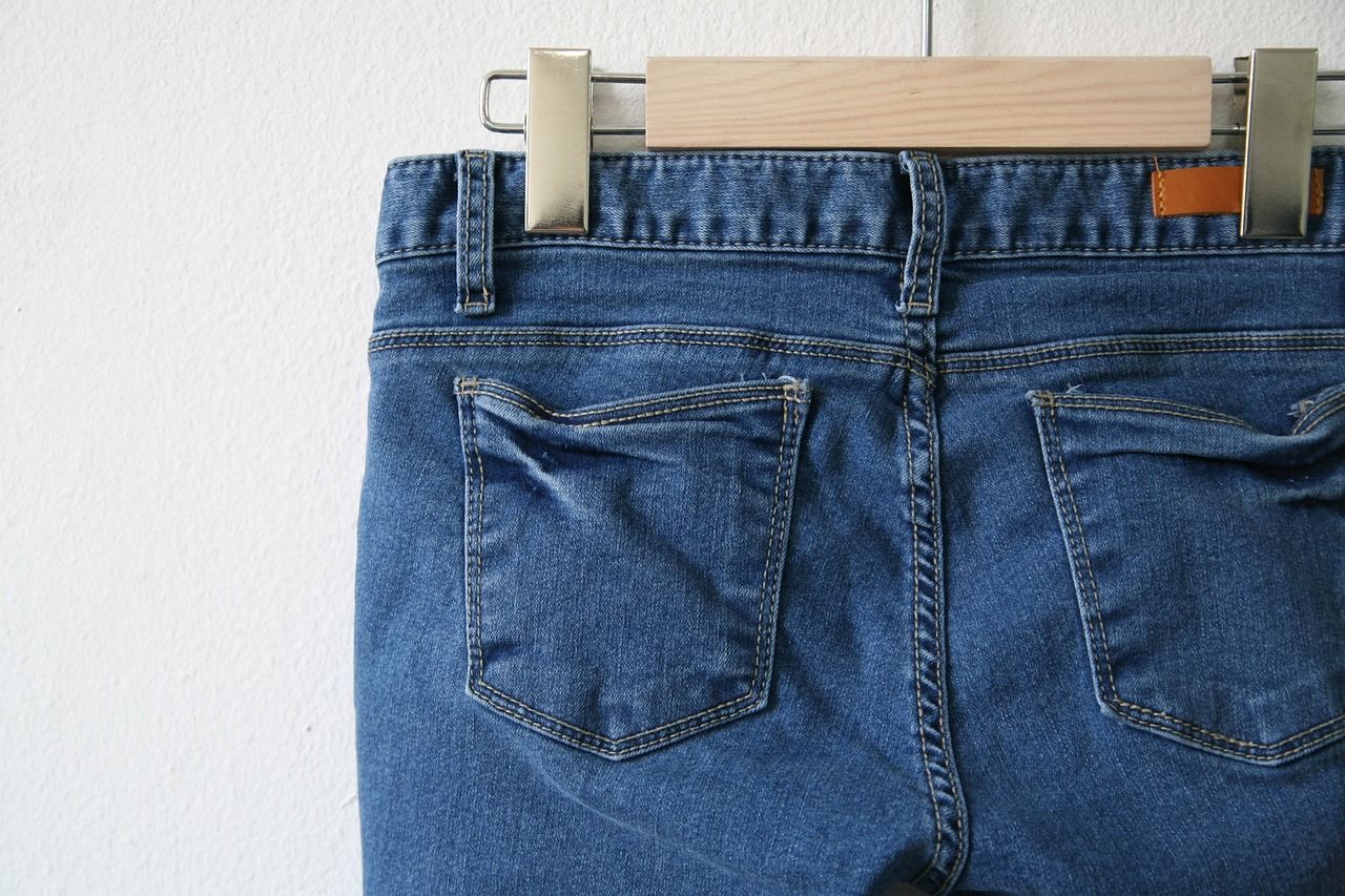 На какую деталь нужно обратить внимание при выборе джинсов: совет дизайнера