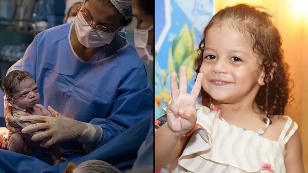 Дівчинка відмовилася від свого обуреного вигляду Дівчинка відмовилася від свого обуреного вигляду