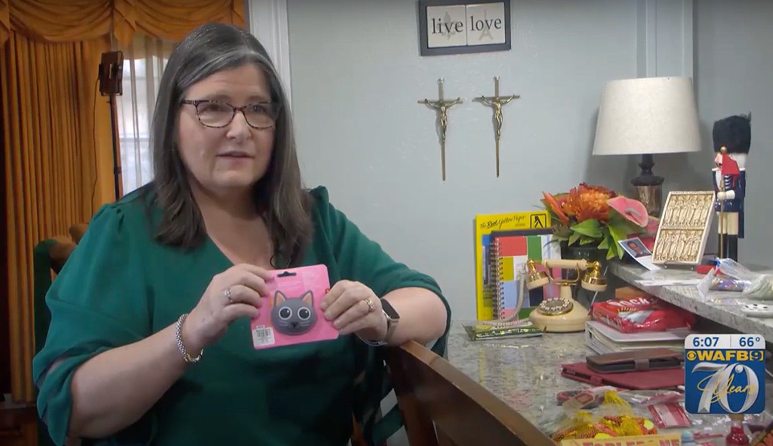 Жінка пам'ятає себе ще у 1980-х роках Жінка пам'ятає себе ще у 1980-х роках