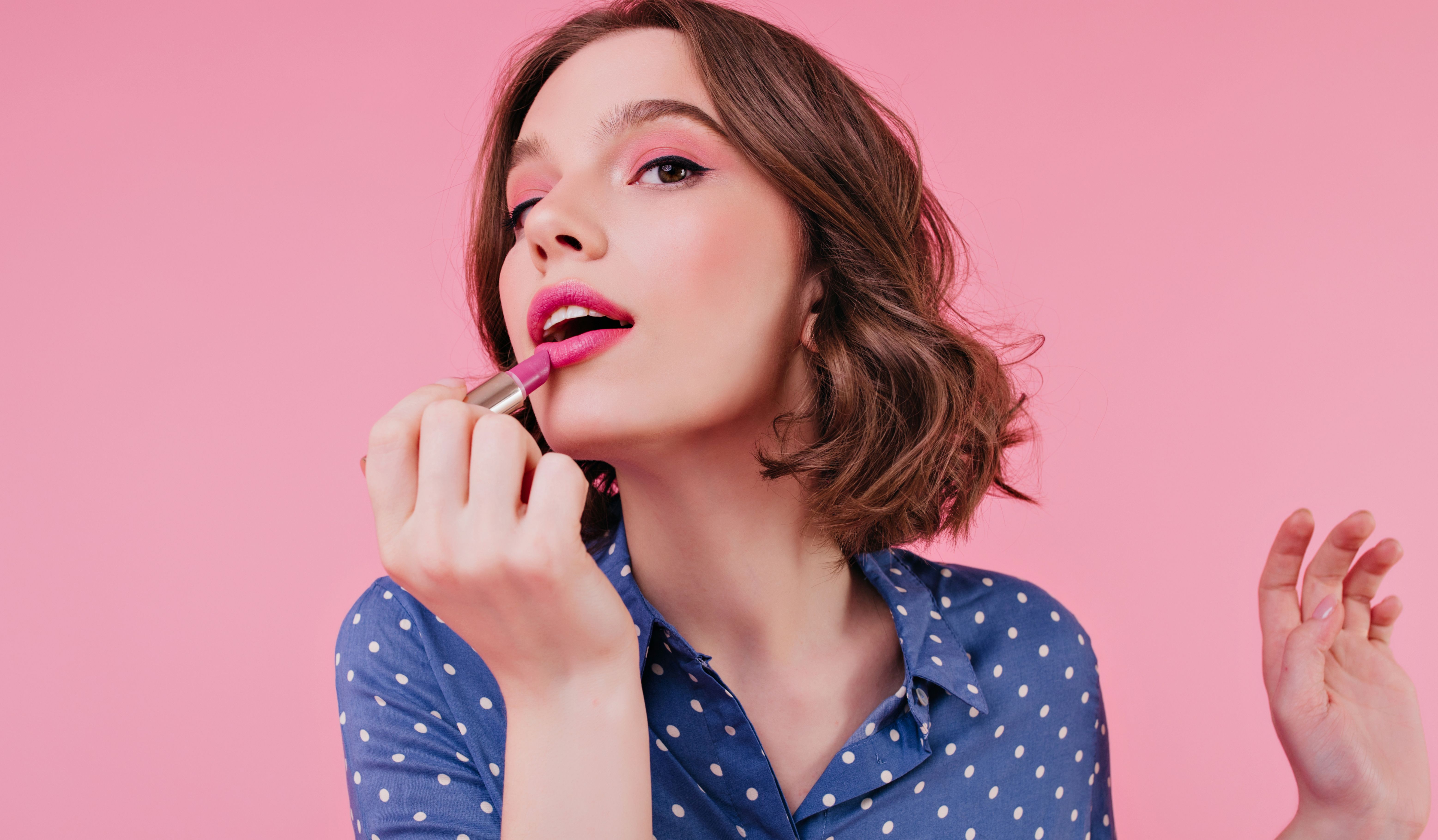 Простой шаг, который сделает помаду стойкой в течение дня Простой шаг, который сделает помаду стойкой в течение дня