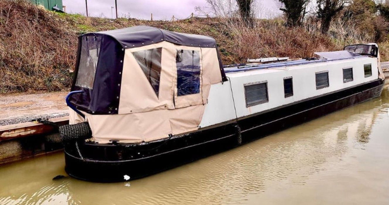 Пара перевела лодку на дом мечты Пара перевела лодку на дом мечты