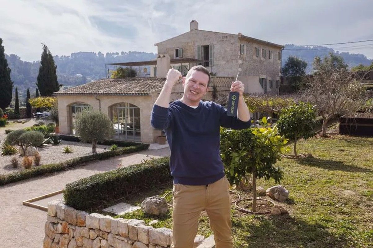 Мужчина выиграл виллу Мужчина выиграл виллу