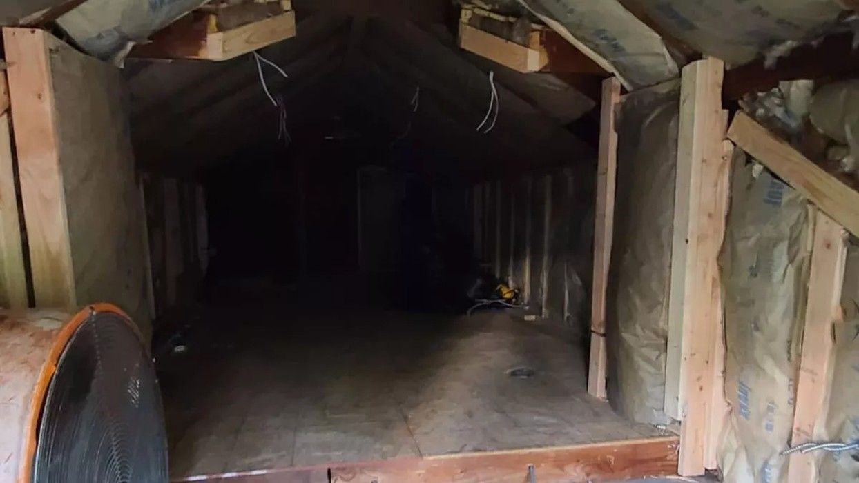 Чердак был заброшенным Чердак был заброшенным