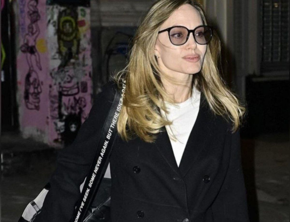 Анджелина Джоли сменила прическу Анджелина Джоли сменила прическу