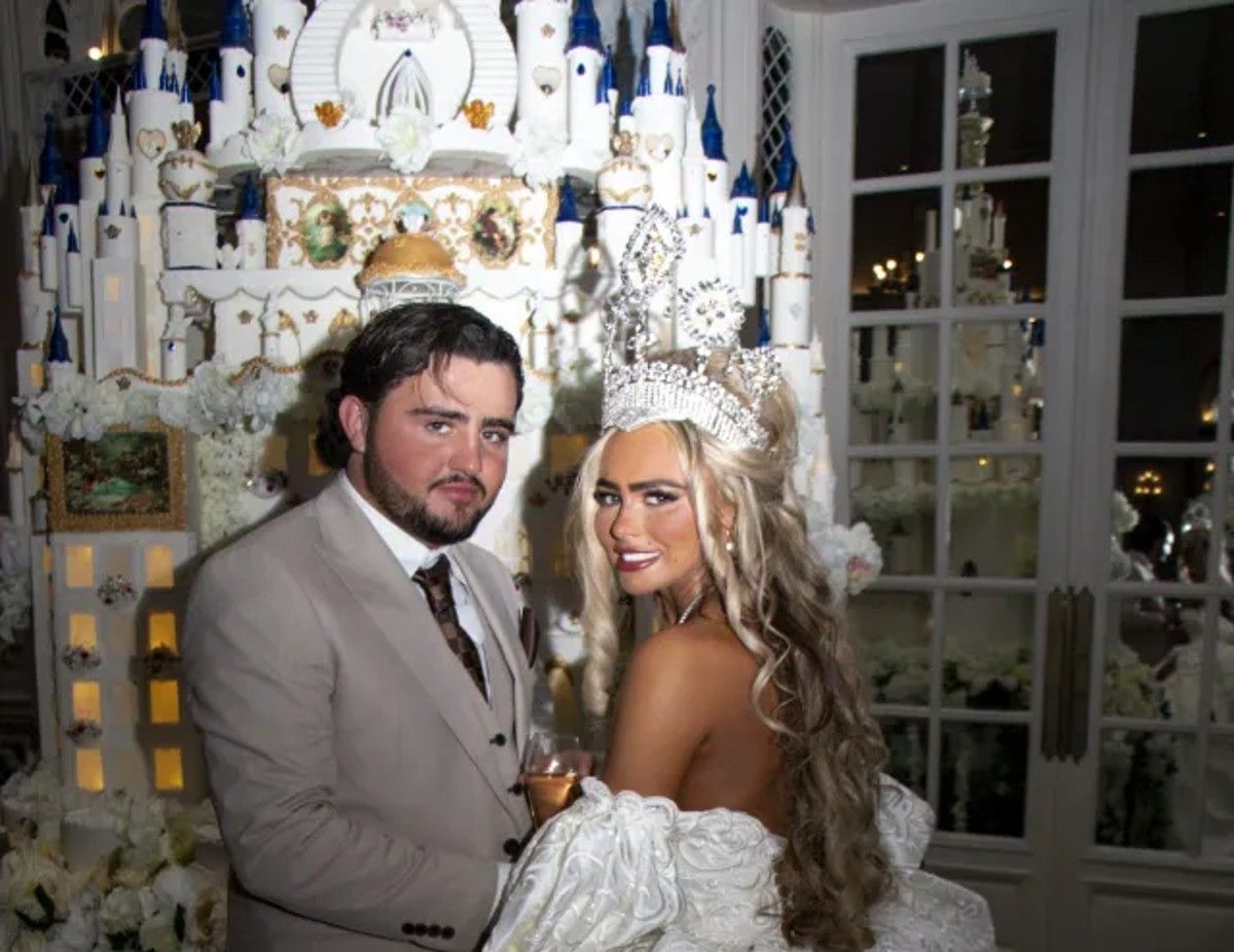 Торт собирали около 6 часов Торт собирали около 6 часов