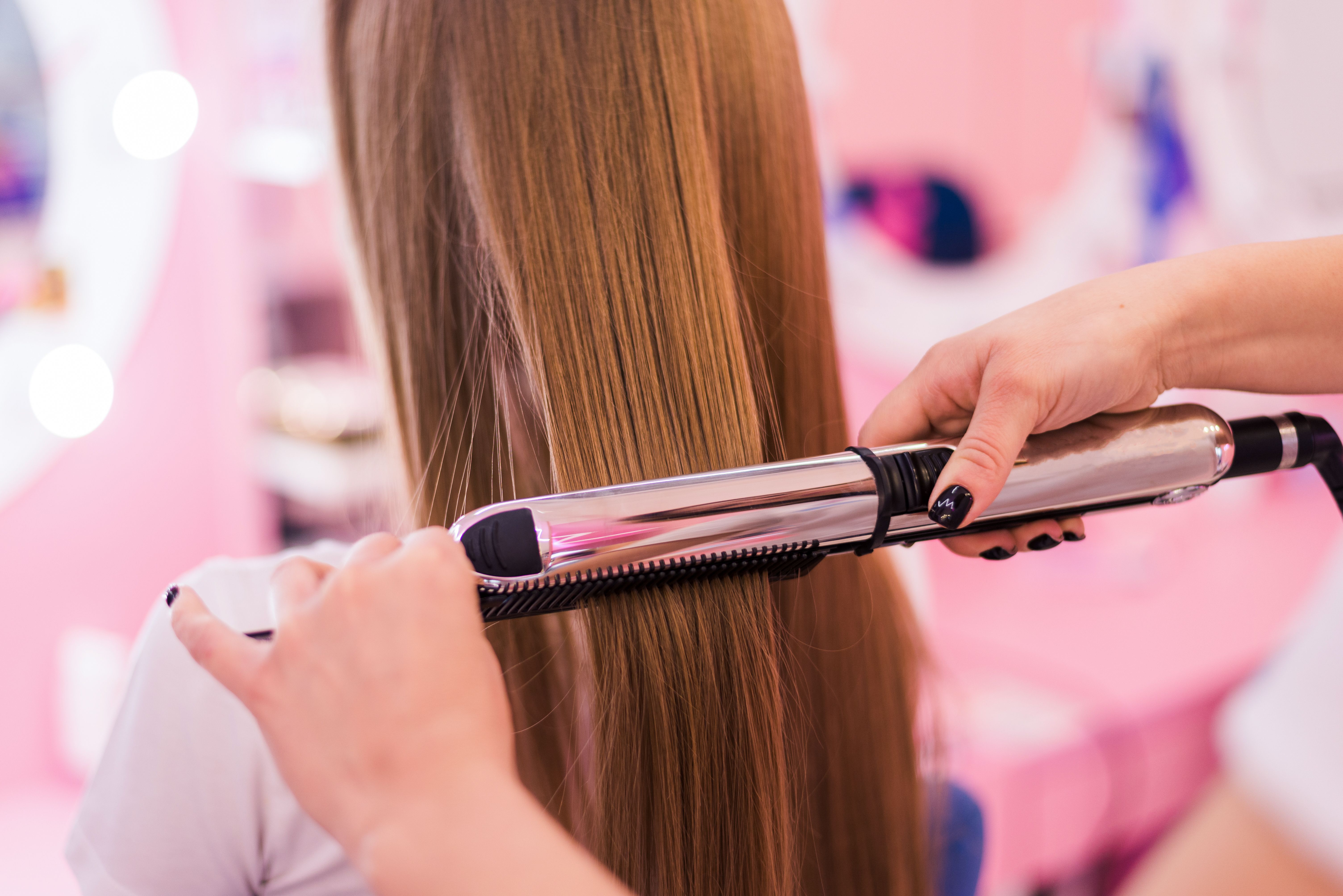Випрямляч для волосся – незамінна річ кожної жінки