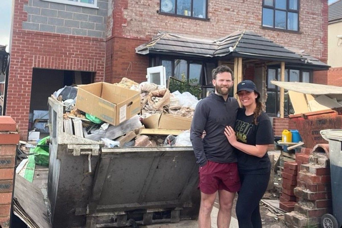 Пара намагається розгадати історію листів Пара намагається розгадати історію листів