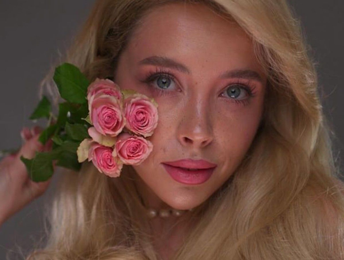 Популярним є яскравий, але легкий макіяж Популярним є яскравий, але легкий макіяж