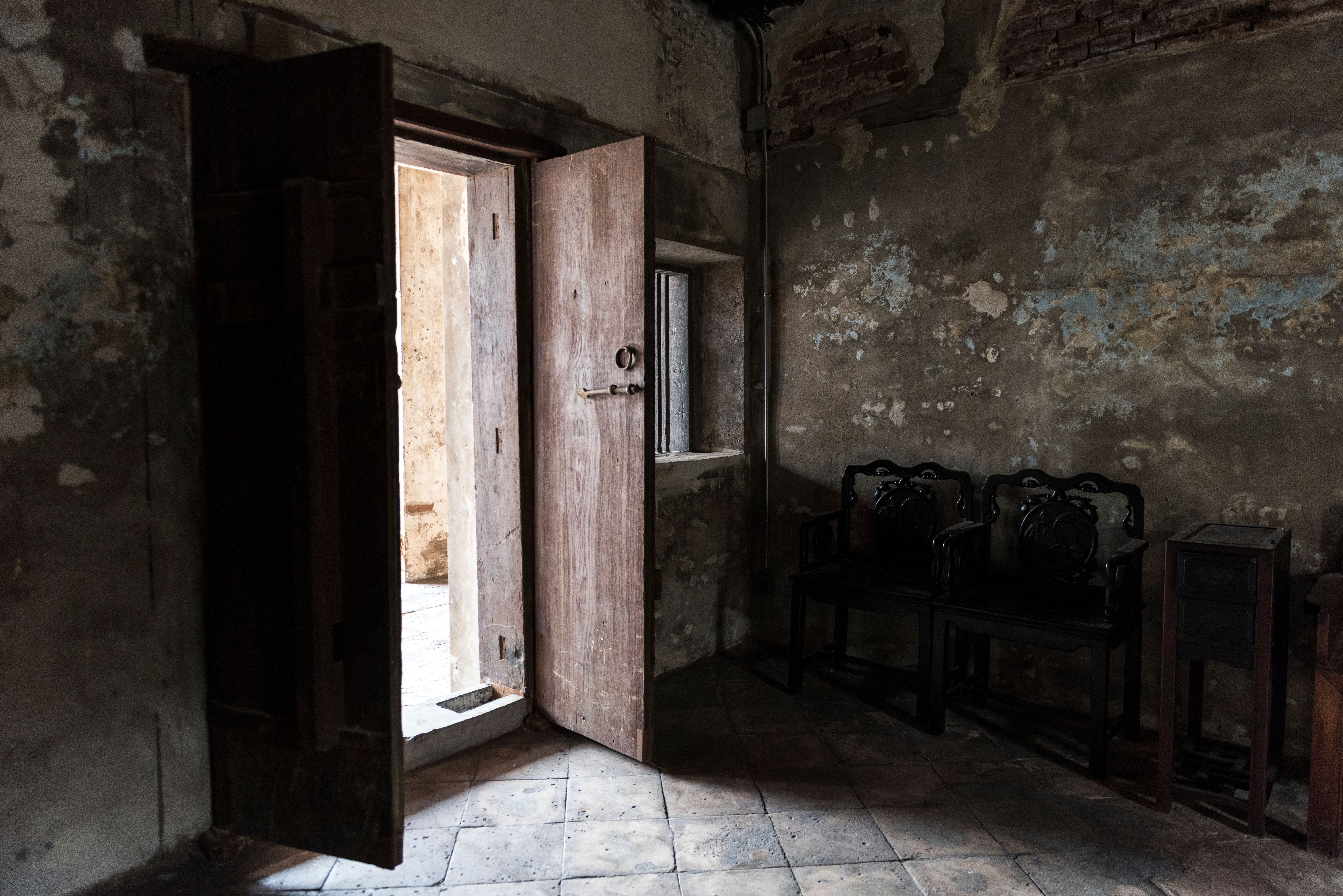 Женщина случайно обнаружила тайную комнату Женщина случайно обнаружила тайную комнату