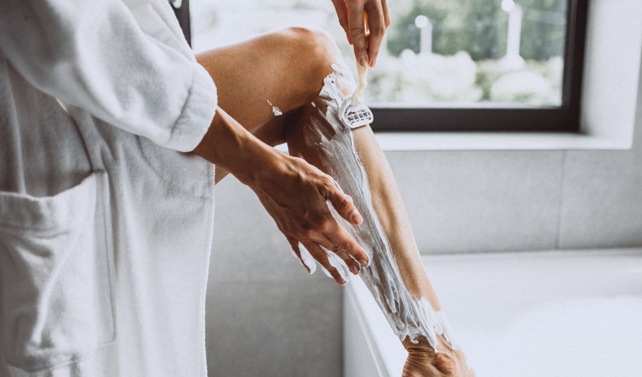 Як 100 років тому жінки видаляли волосся на тілі Як 100 років тому жінки видаляли волосся на тілі