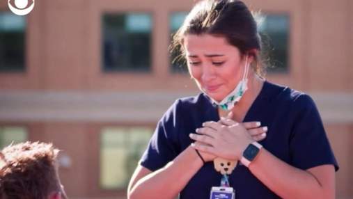 Медсестрі зробили пропозицію просто на даху лікарні: зворушливе відео
