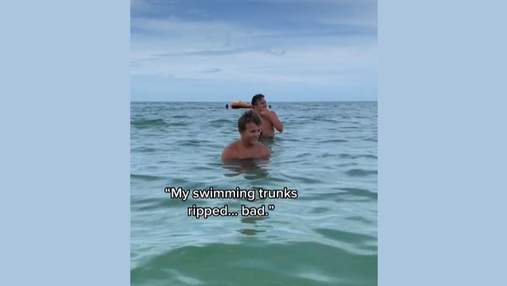 Хлопчину розіграли під час купання: його плавки розчинилися у воді